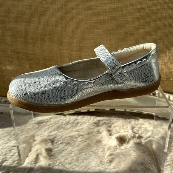 See Kai Run | Jane II in Silver, Size 2.5 - Picture 12 of 14